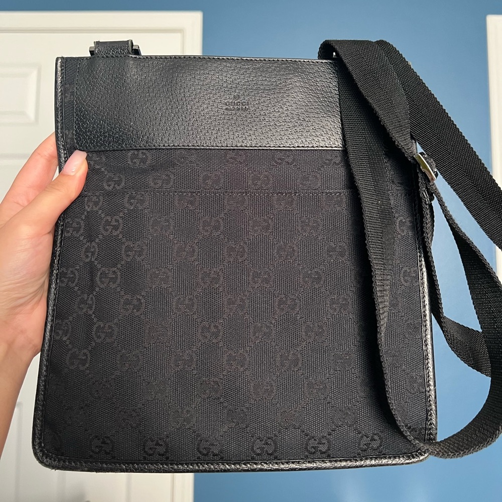 Gucci messenger crossbody